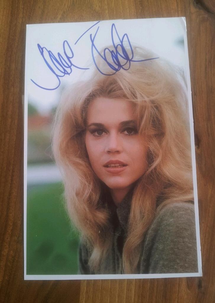 Jane Fonda_autograph_zpsgvbd0pcn.jpg